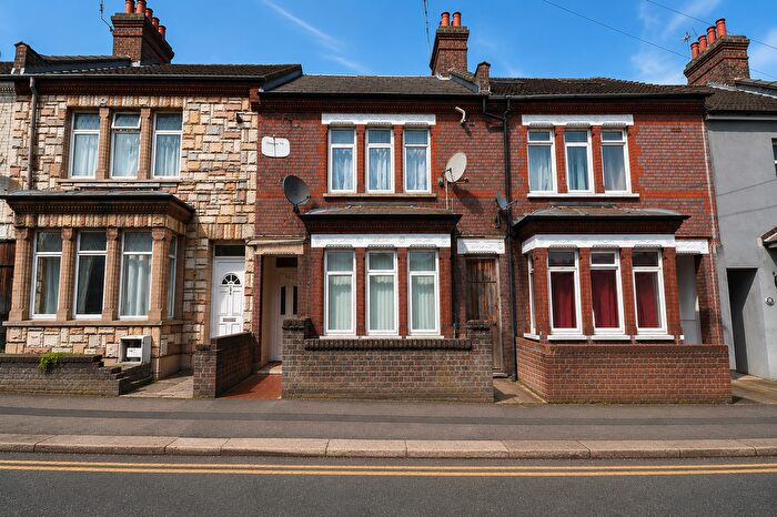 Four Bedroom House in Luton